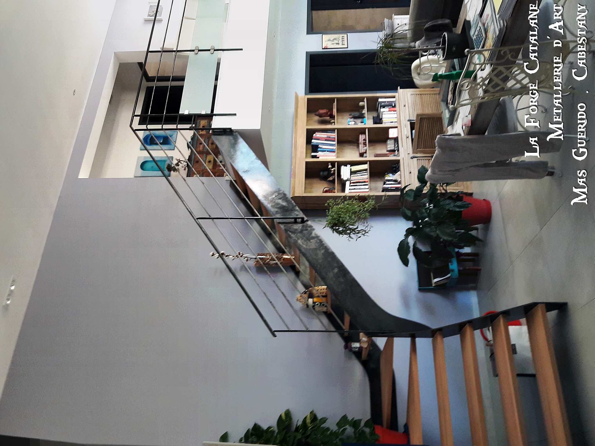 escalier double limon fer plat lateraux marches bois 3 forge catalane.jpg